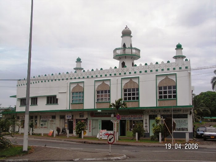 “Fazle Umar Mosque, Rau Mara Rd, Samabula, 2006” Source: https://ahmadiyyatmosques.wordpress.com/2018/01/24/fazle-umar-mosque-suva-fiji-islands/