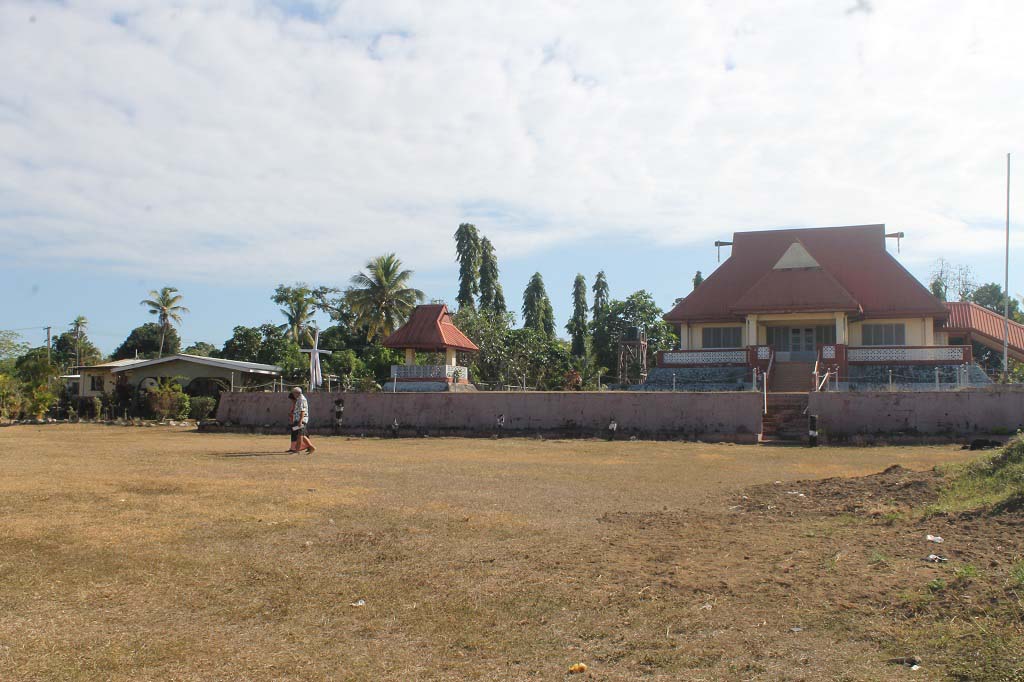 “The burenivanua in the centre of Sorokoba. The house is the official residence of the Tui Ba. It was rebuilt according to traditional designs atop the original yavu, but with modern materials” Source: Nicholas halter 2018.